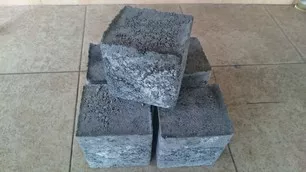 Silicon carbide briquettes for cupola furnaces